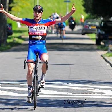 frank-visser-winnaar-bij-amateurs-omloop-hoeksche-waard