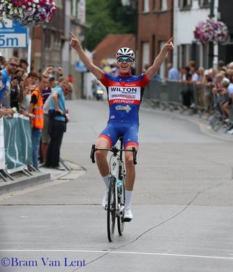 minne-verboom-wint-omloop-van-het-nieuwsblad